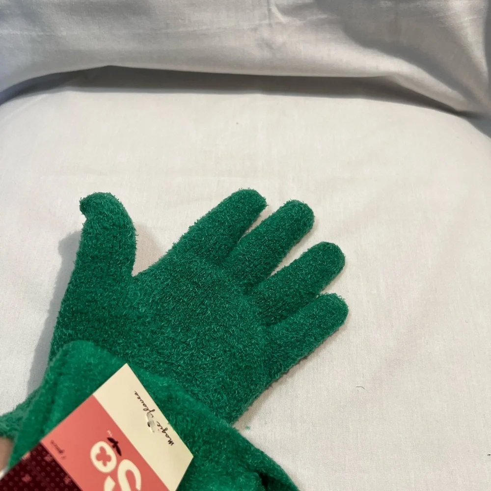 SO Green Cozy Fuzzy Gloves
